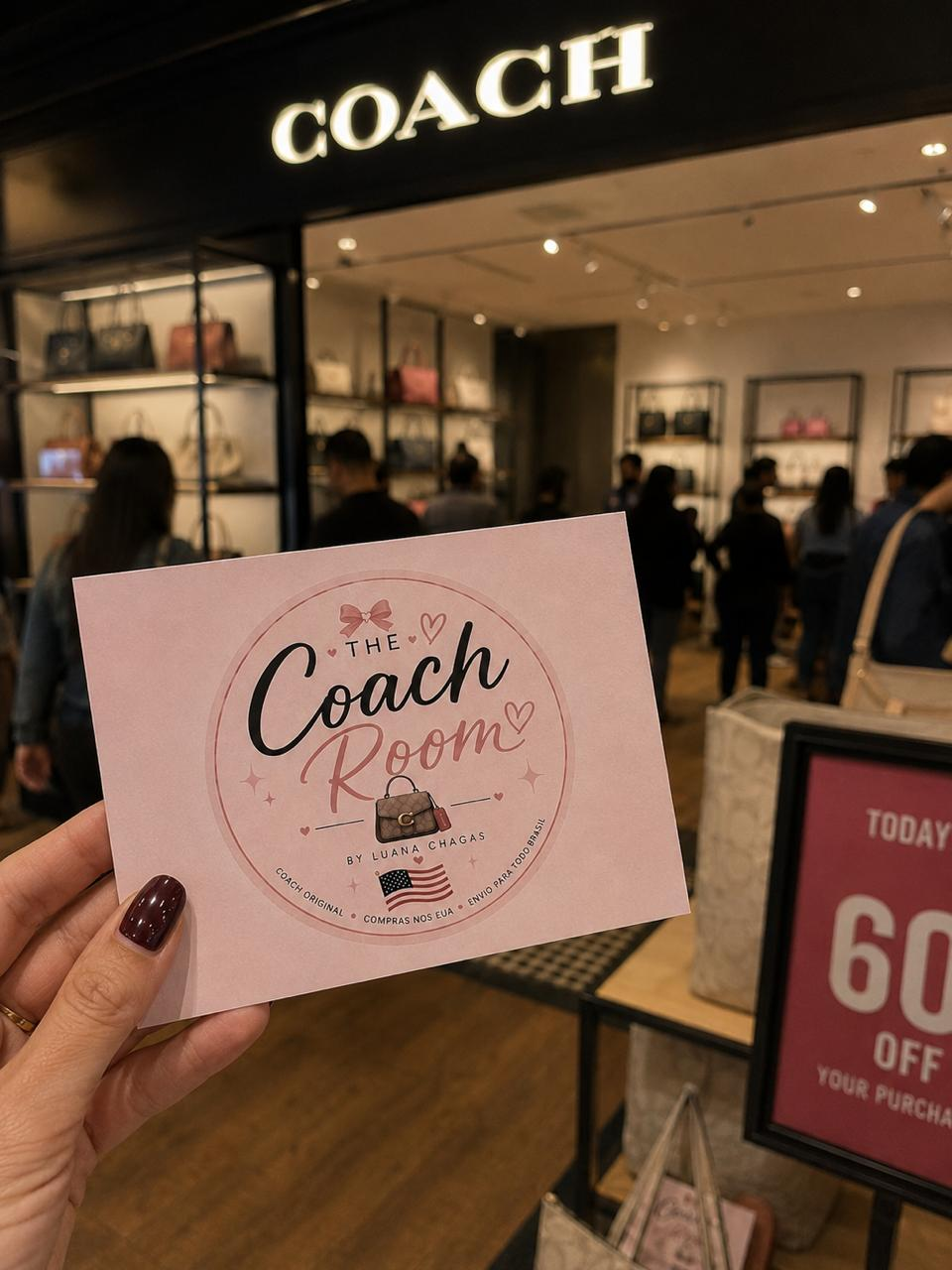 The Coach Room — cartão da boutique em frente à loja Coach